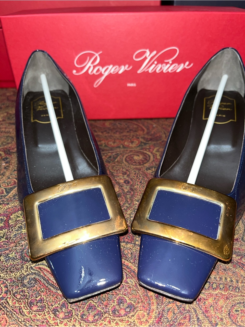 Roger Vivier Navy Patent Décolleté Bell Pumps w Gold Buckle - EU 38.5 - NWT - Picture 3 of 14